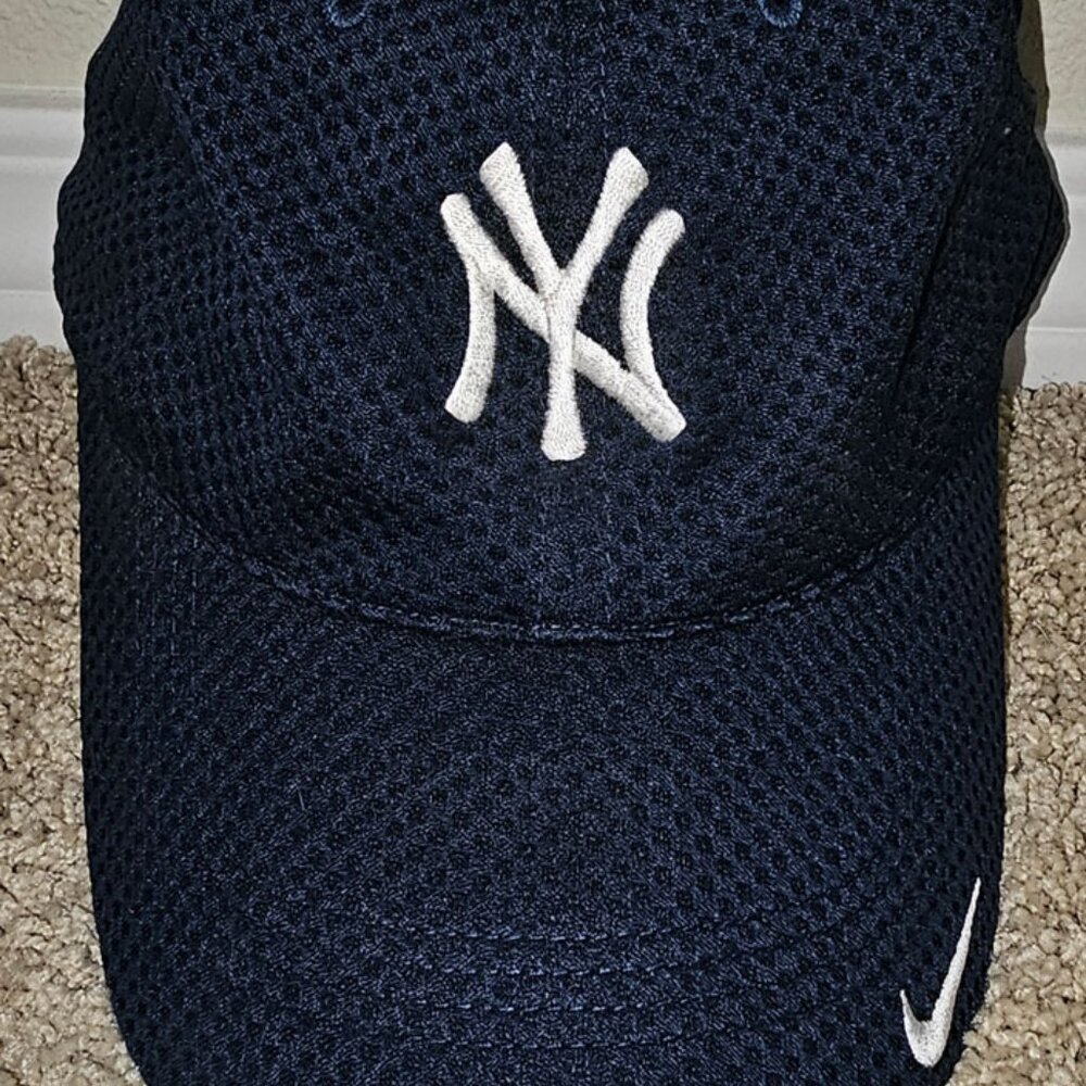 *Vintage* MLB Genuine Merch Nike NY Yankees Hat Mesh Soft-top - One-Size Adult